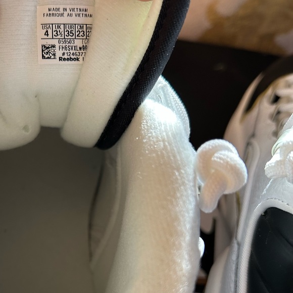 Reebok Question “Respect My Shine” - Iverson Sneakers - New In Box - Size 4Y - Picture 5 of 5